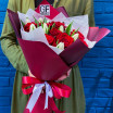 Серьезные намерения - букет из белых тюльпанов и красных роз 3