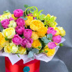 Подарок маме - коробка с кустовыми розами 3