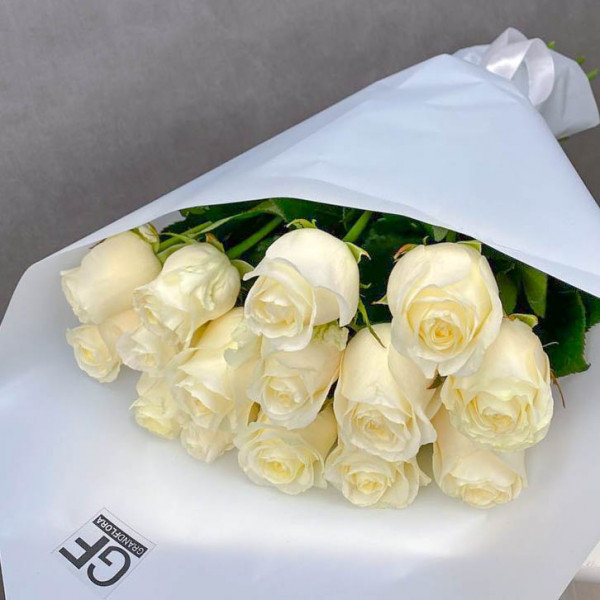 Белое великолепие – букет из белых роз